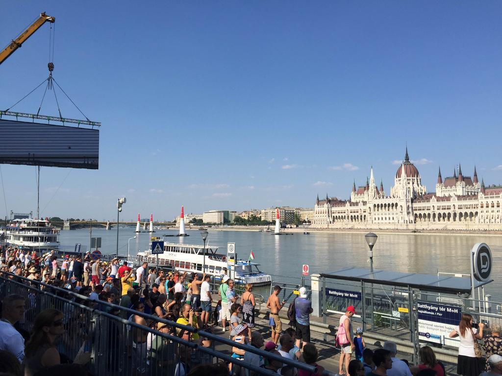 Bright Studio With Parliament View, Free Parking Budapest Bilik gambar