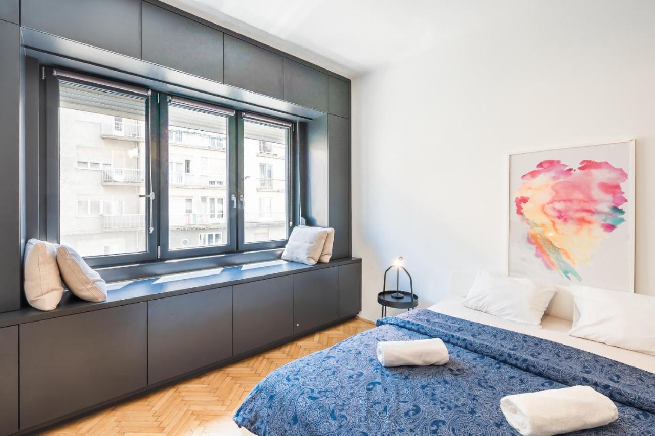 Bright Studio With Parliament View, Free Parking Budapest Luaran gambar