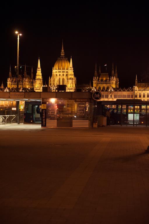 Bright Studio With Parliament View, Free Parking Budapest Bilik gambar